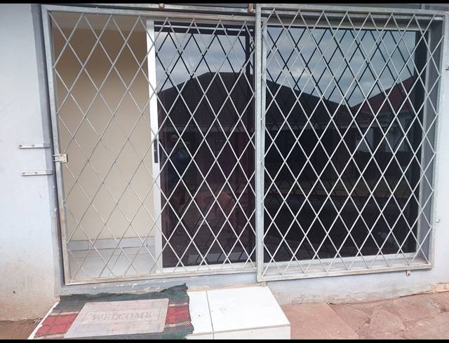 1 BEDROOM ROOM TO LET IN UMBILO